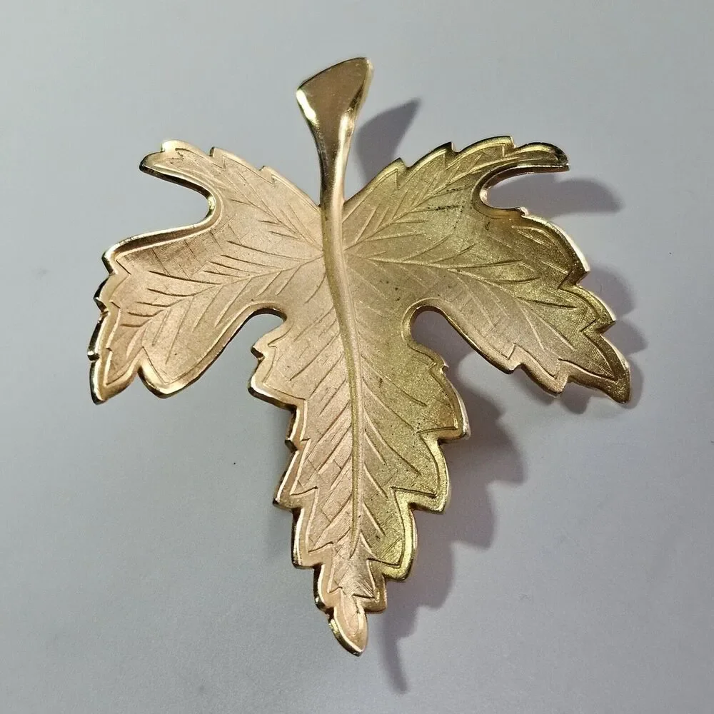 Vintage Gold Tone Maple Leaf Brooch